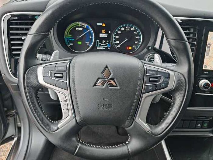 Mitsubishi Outlander PHEV Spirit 4WD|Kamera|NAVI|Stand HZG|