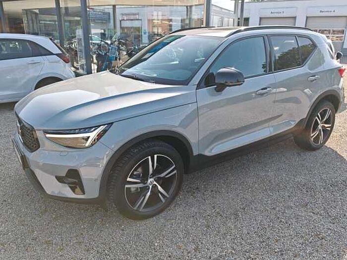 Volvo XC40 B3 'ULTRA DARK' 360°/Pixel LED/ACC/H&K/Memo